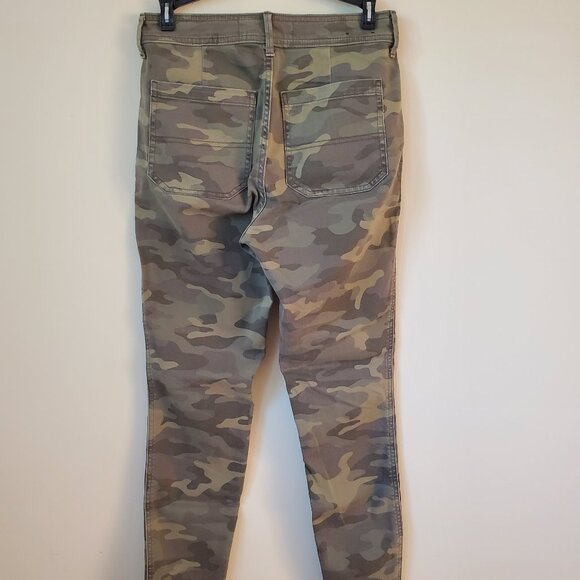 GAP Camo High-Rise Utility Pants - Size 6 / 28R | Slim Fit - Picture 2 of 6